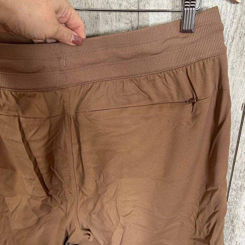 The North Face Latte Shorts - lightweight and packable! - Picture 4 of 4